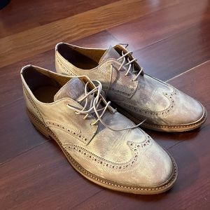 Paul wingtip from Frye in a white cream color.  Never worn.